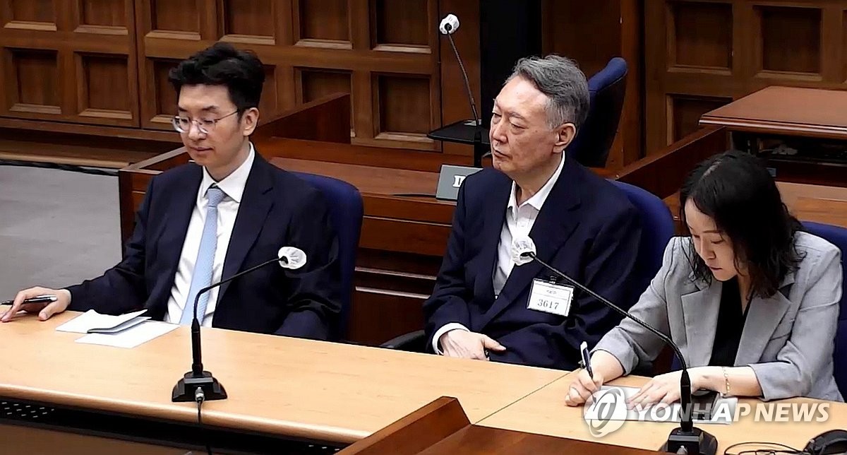 윤 전 대통령 1심 집행유예, 민주주의와 선거의 미래에 던지는 질문