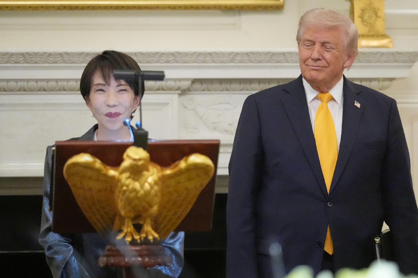 일본의 '트럼프 달래기' 외교, 한국은 신중한 전략적 접근