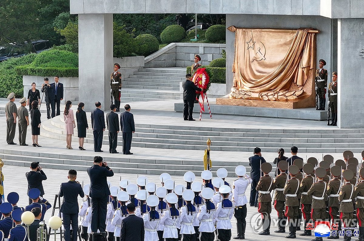 북러 밀착의 새 장, 김정은 딸 주애와 함께한 광복절